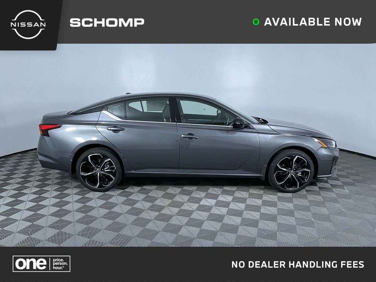 2025 Nissan Altima SR's photo