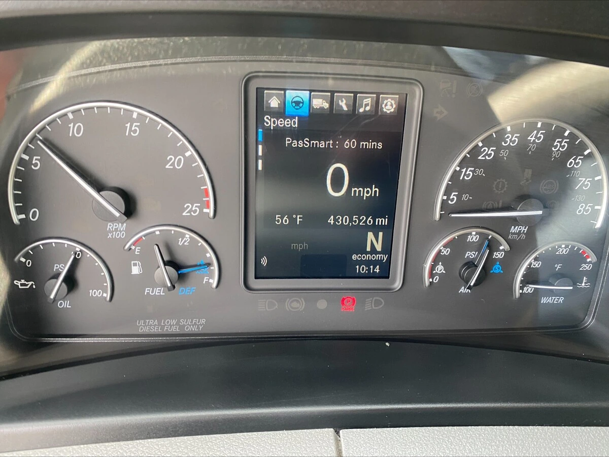 2022 Freightliner Cascadia - image 21