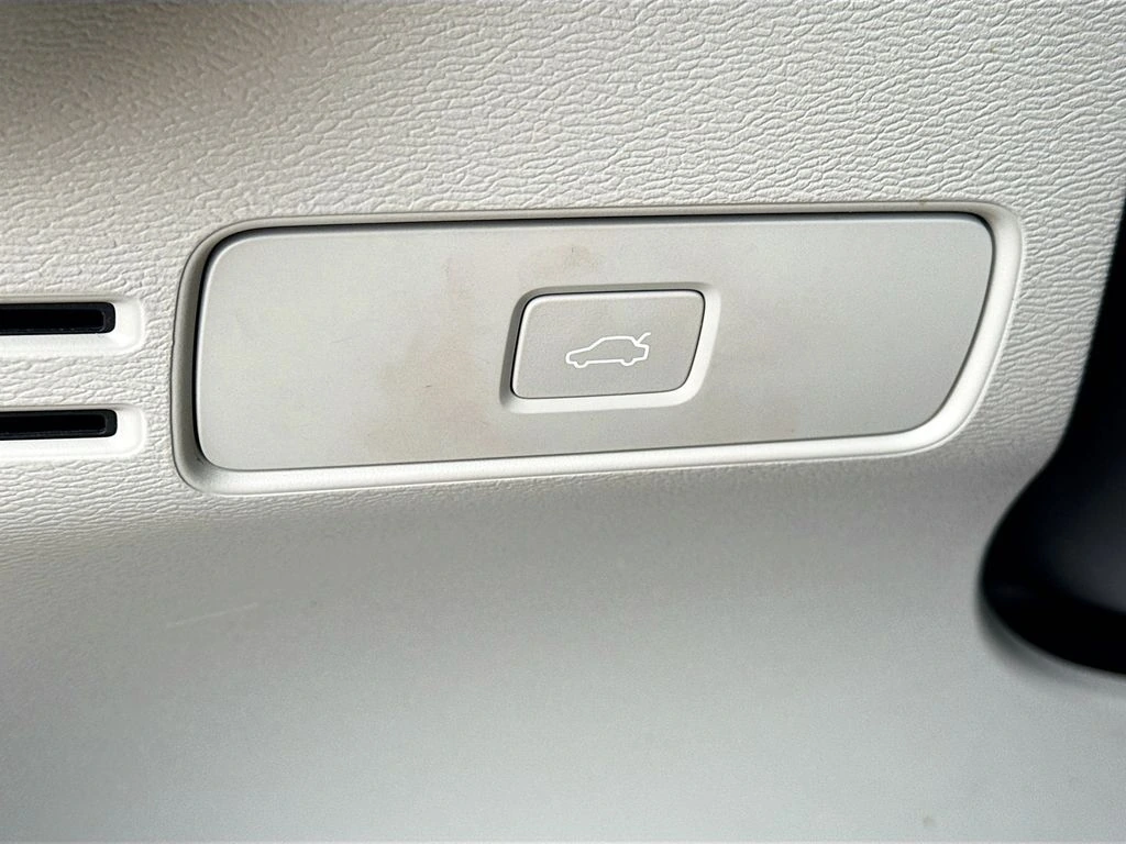 2023 Volvo XC40 Plus - Photo 35