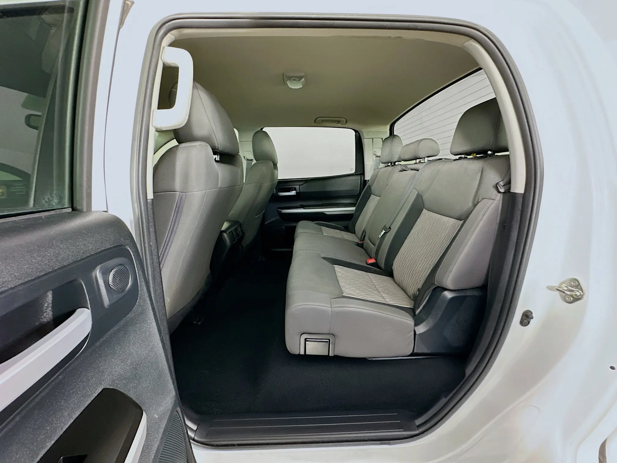2017 Toyota Tundra SR5 CrewMax photo 12