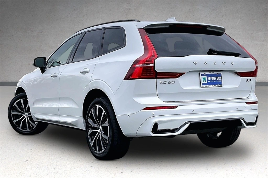 2023 Volvo - image 4