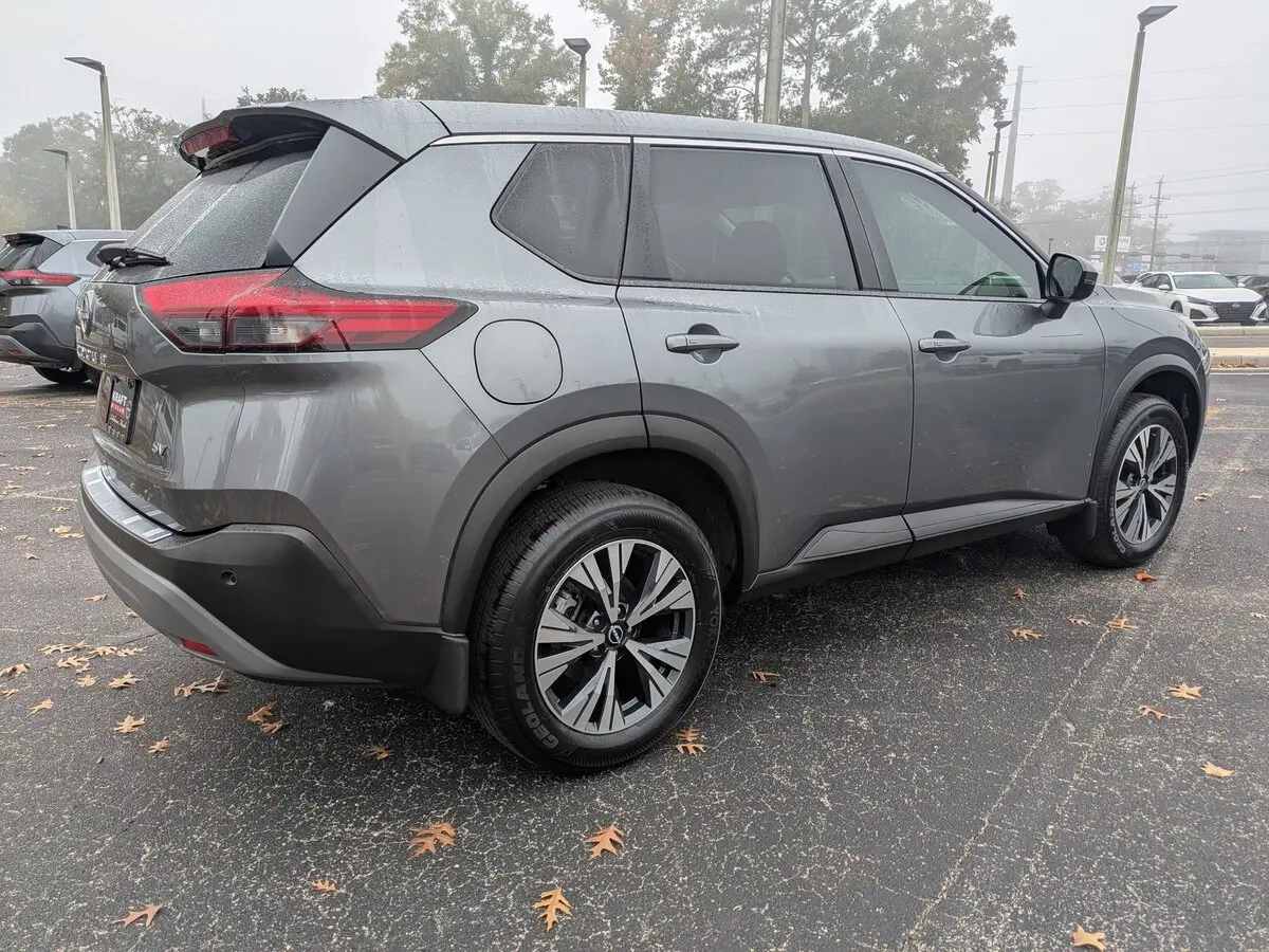 2023 Nissan Rogue SV photo 4