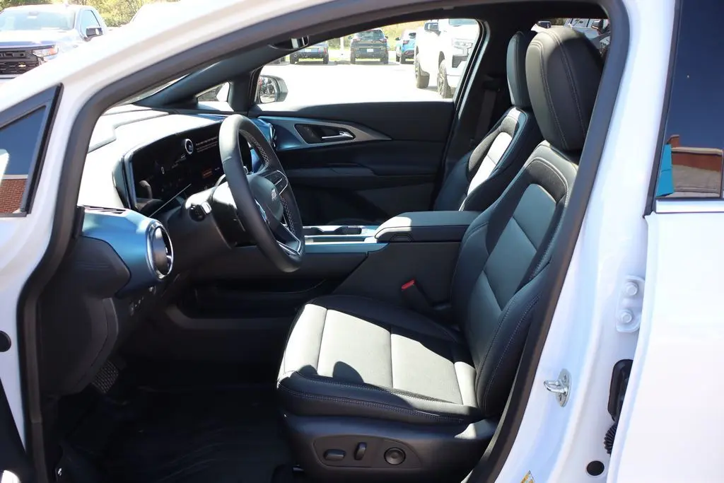 2026 Chevrolet Equinox LT photo 9