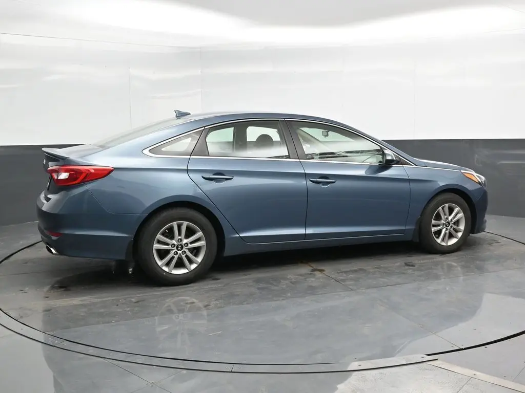 Used 2015 Hyundai Sonata SE with VIN 5NPE24AF8FH179720 for sale in Sycamore, IL