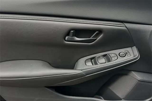 2025 Nissan Sentra S photo 8