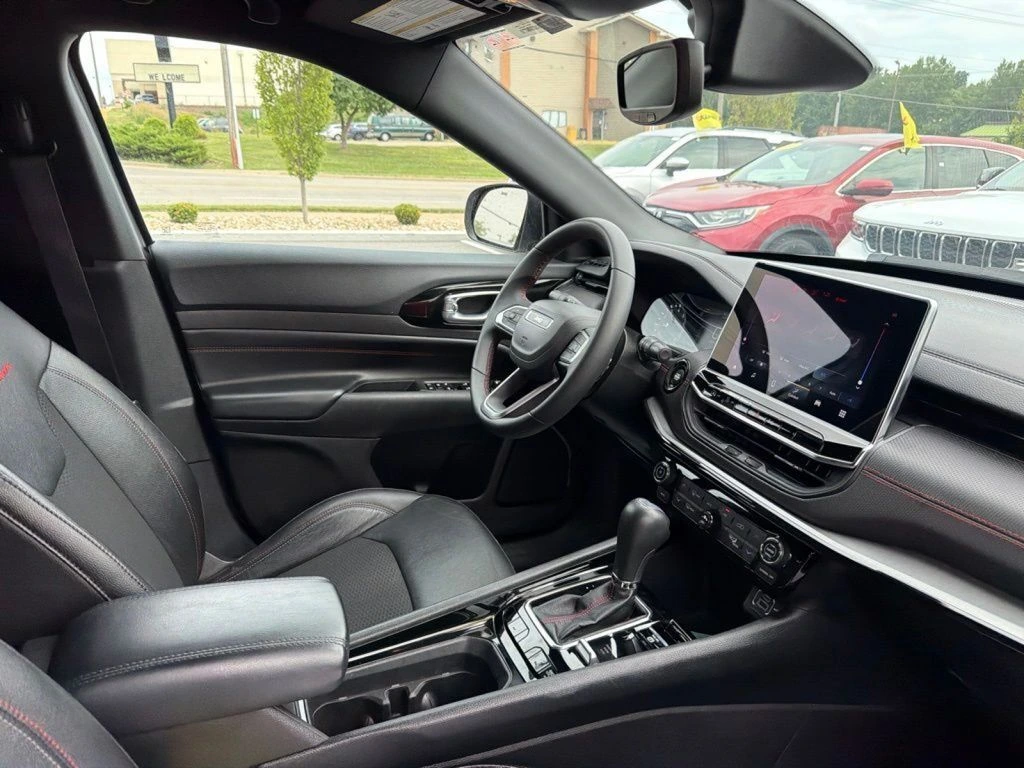 2025 Jeep Compass Trailhawk - Photo 12