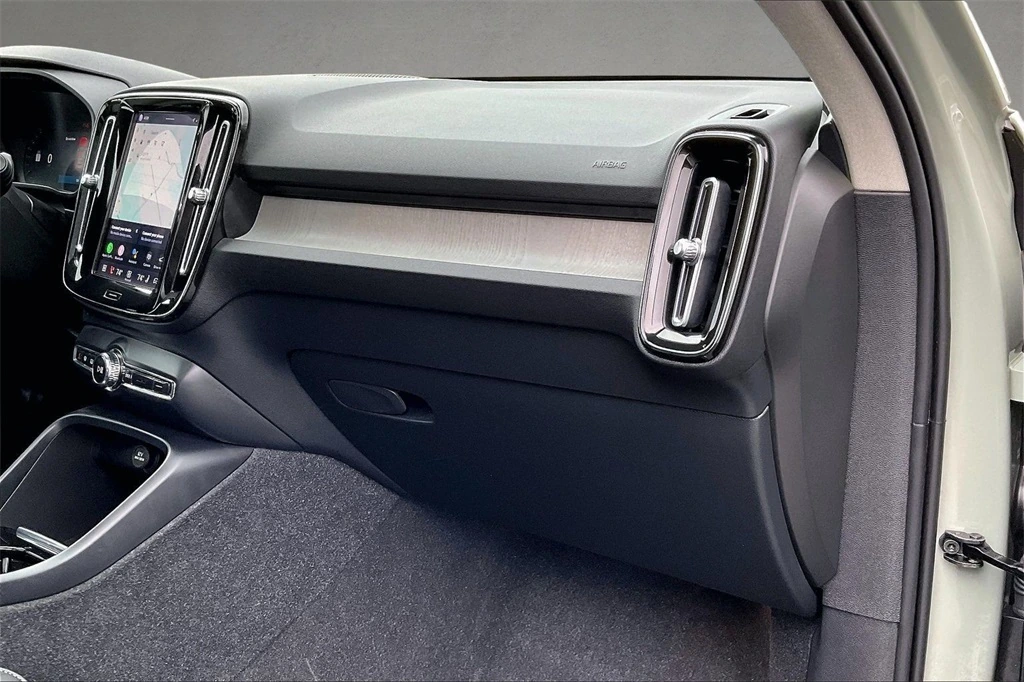 2024 Volvo - image 26