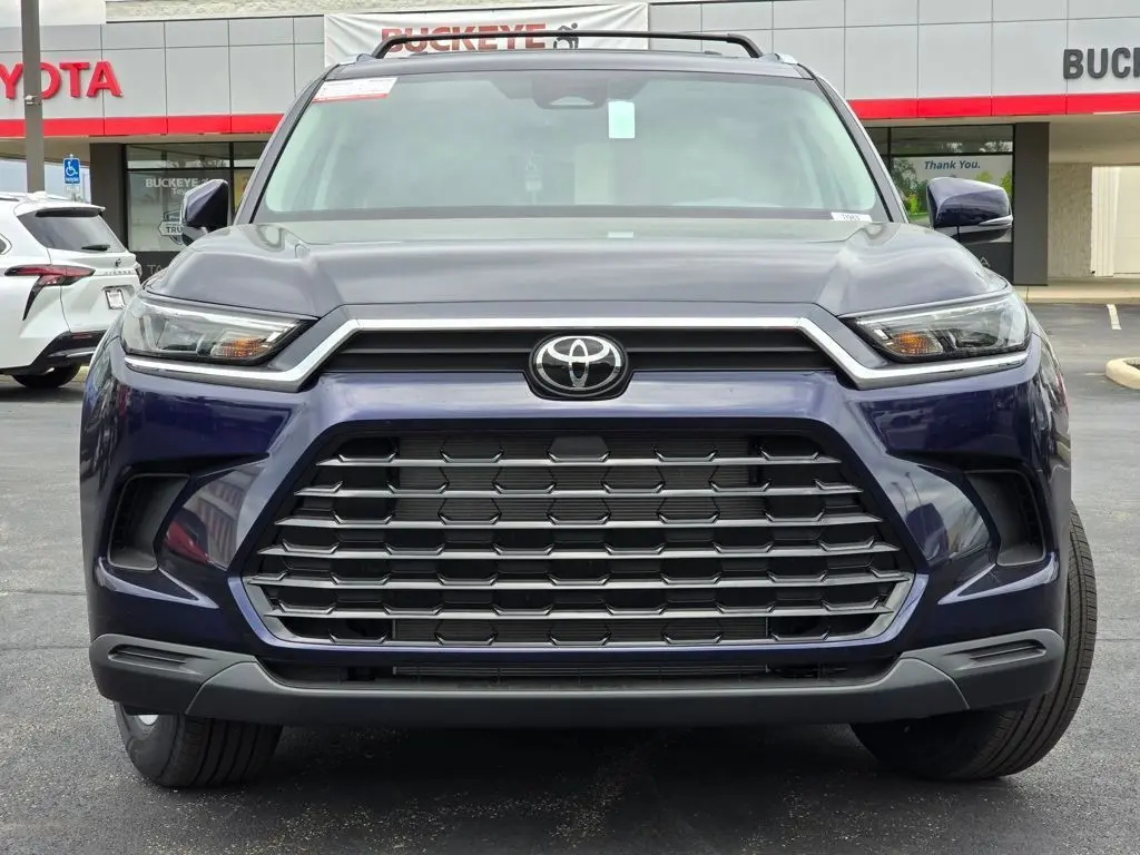 2025 Toyota Grand Highlander XLE photo 9