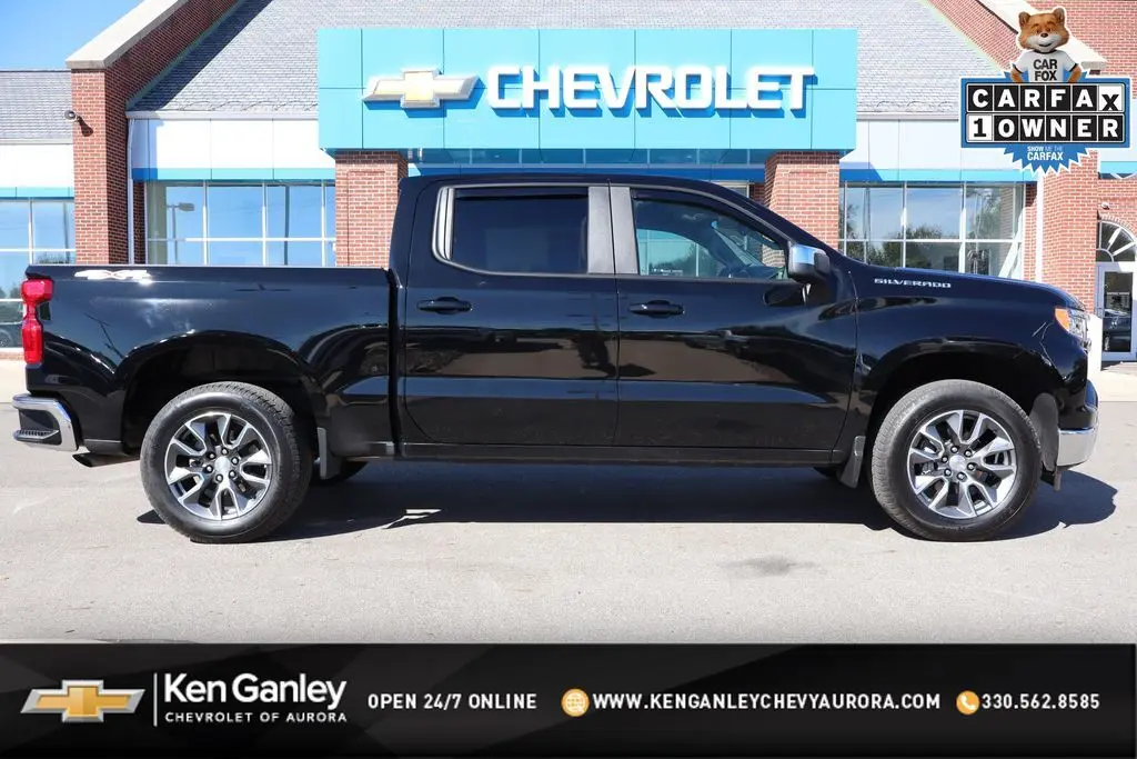 2024 Chevrolet Silverado 1500 LT's photo