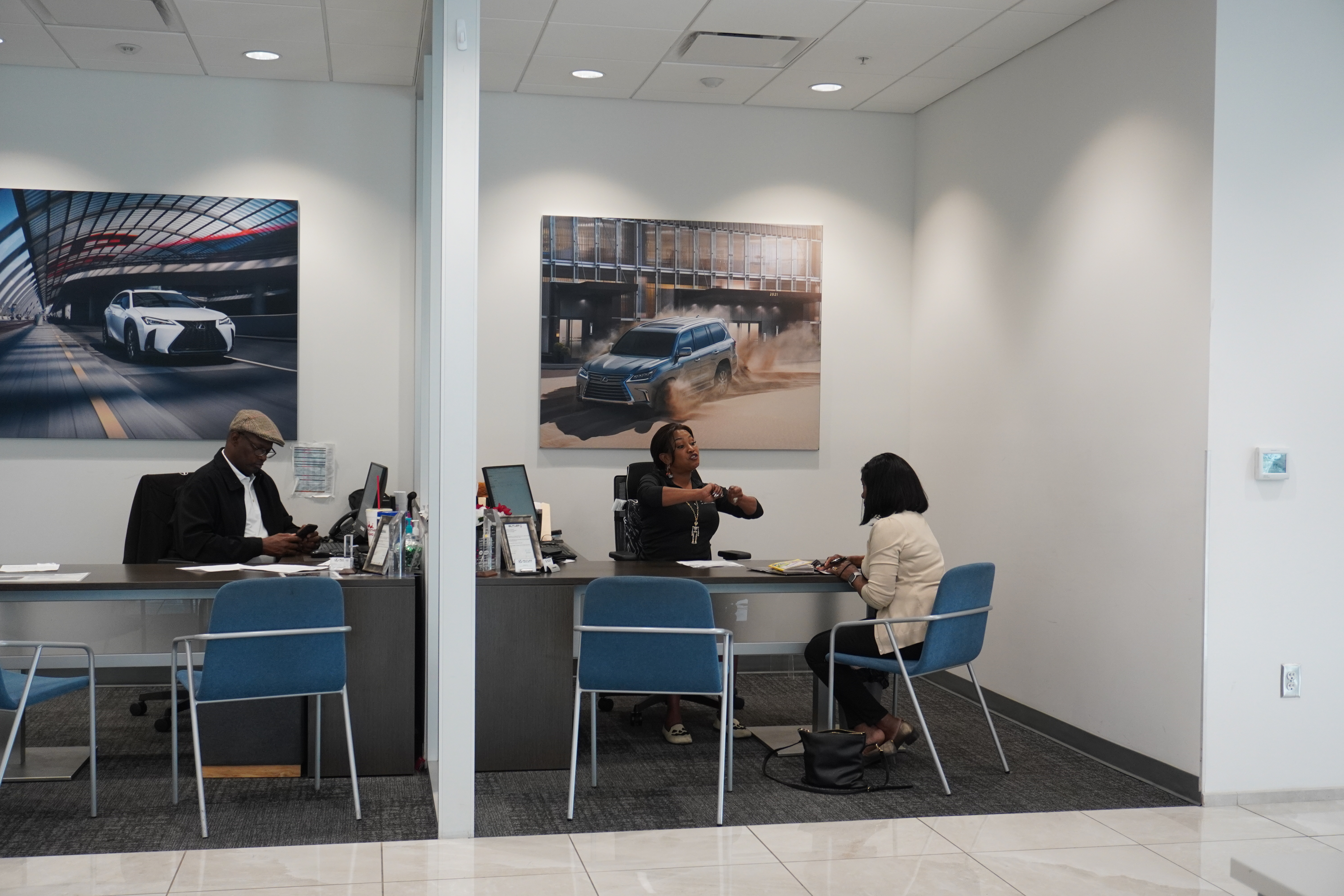 Butler Lexus F&I manager explaining battery service contract