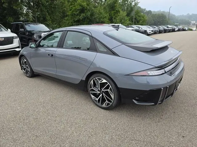 2023 Hyundai Ioniq 6 SEL photo 3