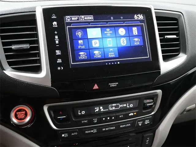 2017 Honda Pilot Touring photo 15
