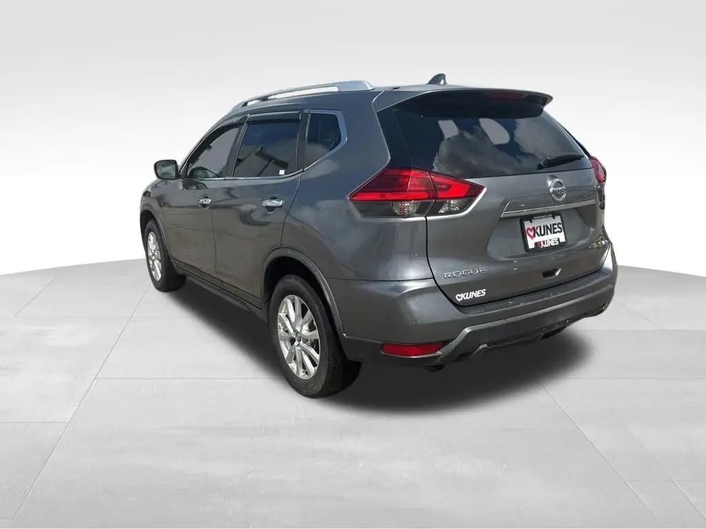 2017 Nissan Rogue SV photo 7