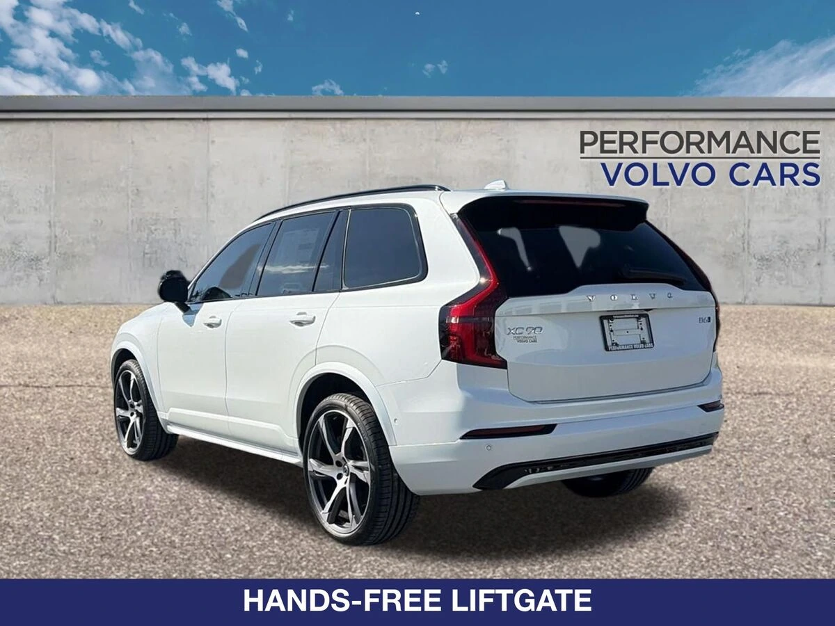 2026 Volvo - image 3