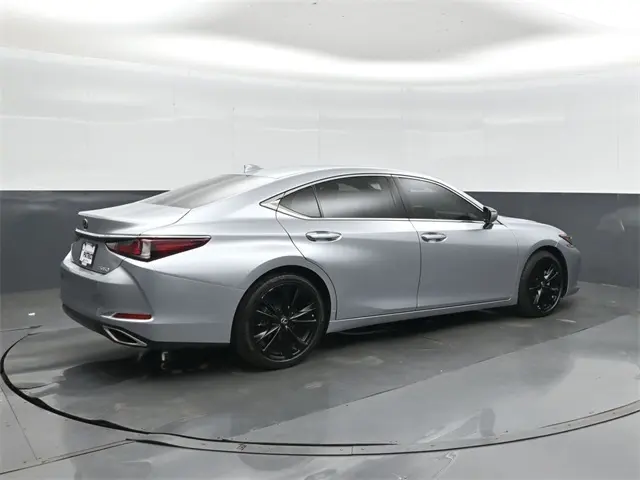 2022 Lexus ES 350 photo 2