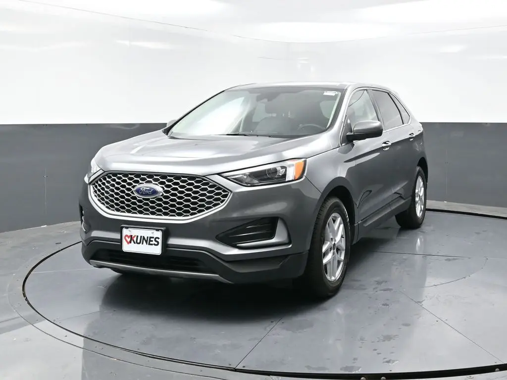 2024 Ford Edge SEL photo 3