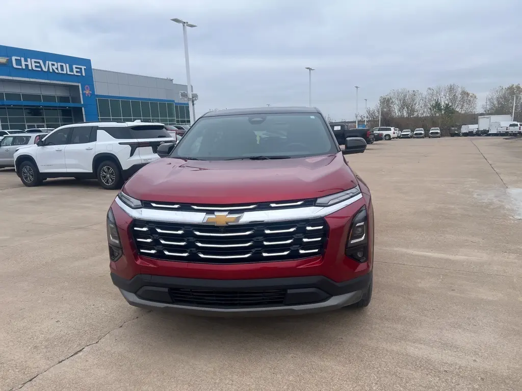 2025 Chevrolet Equinox LT photo 2