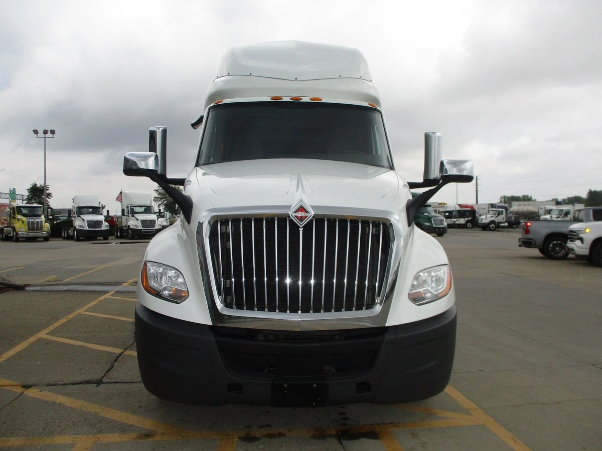 2022 International LT in Youngstown, OH — photo 2
