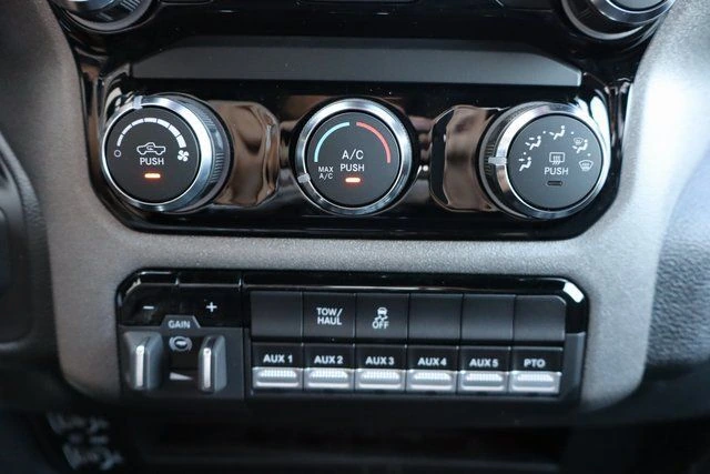 2025 RAM 3500 Chassis Tradesman - Photo 21