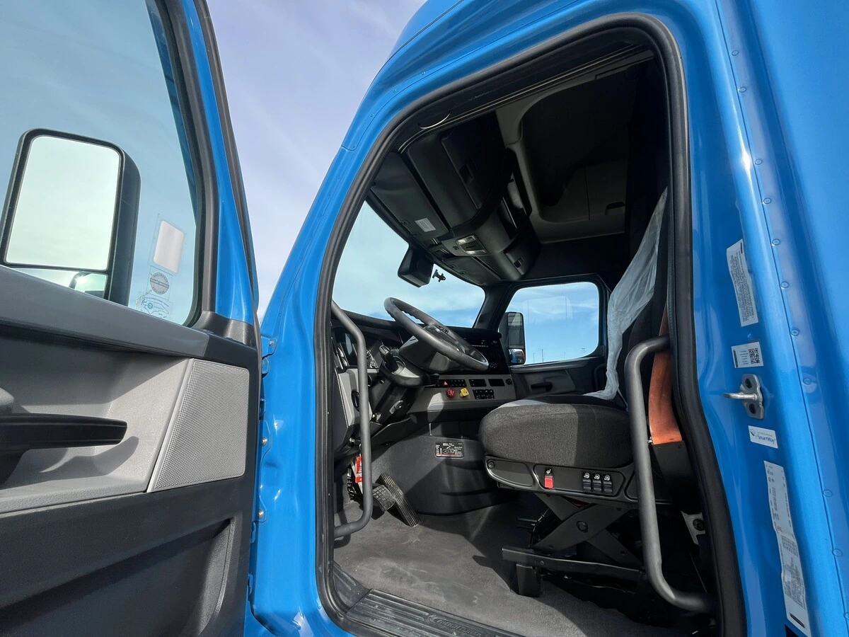 2022 Freightliner Cascadia - image 16