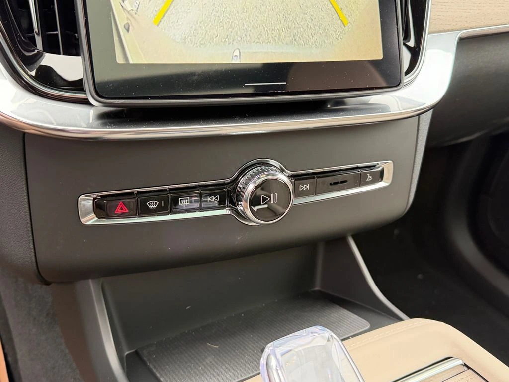 2026 Volvo - image 21