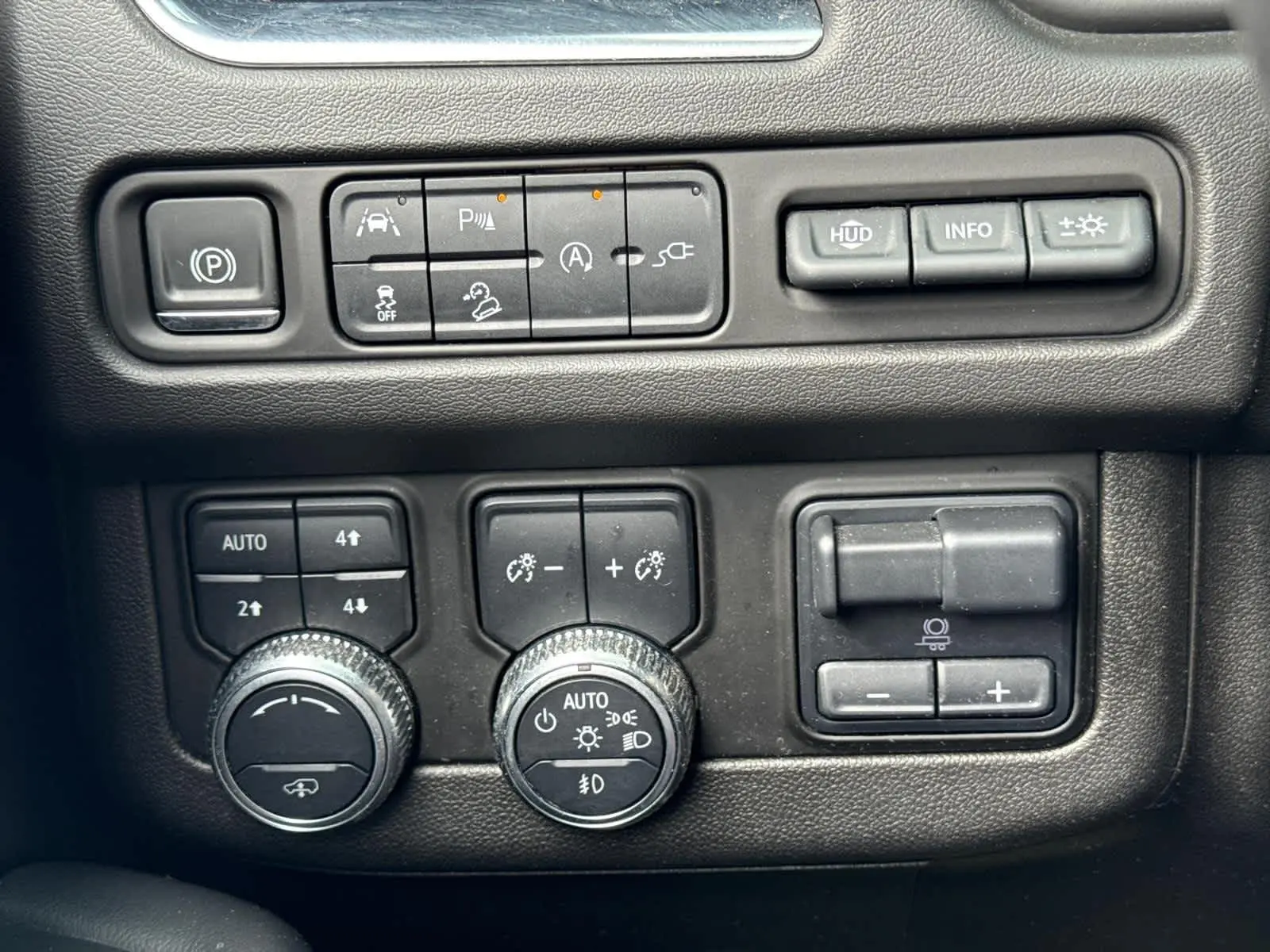 2021 Gmc Yukon AT4 photo 21