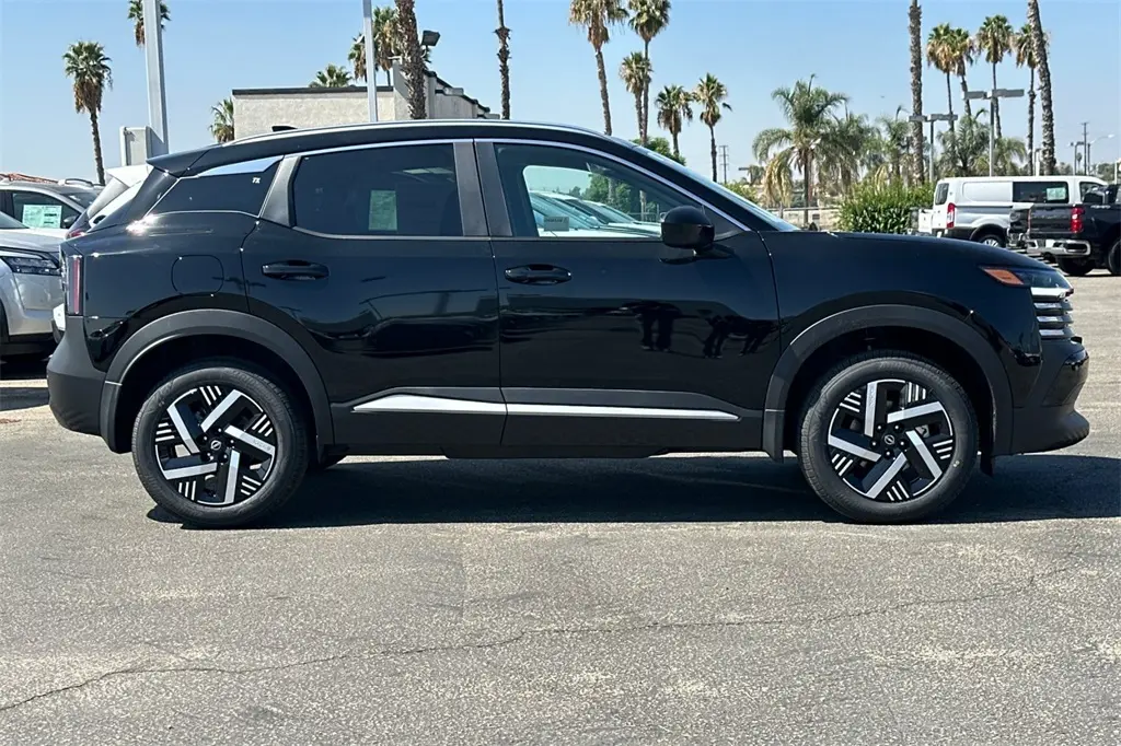 2026 Nissan Kicks SV photo 2