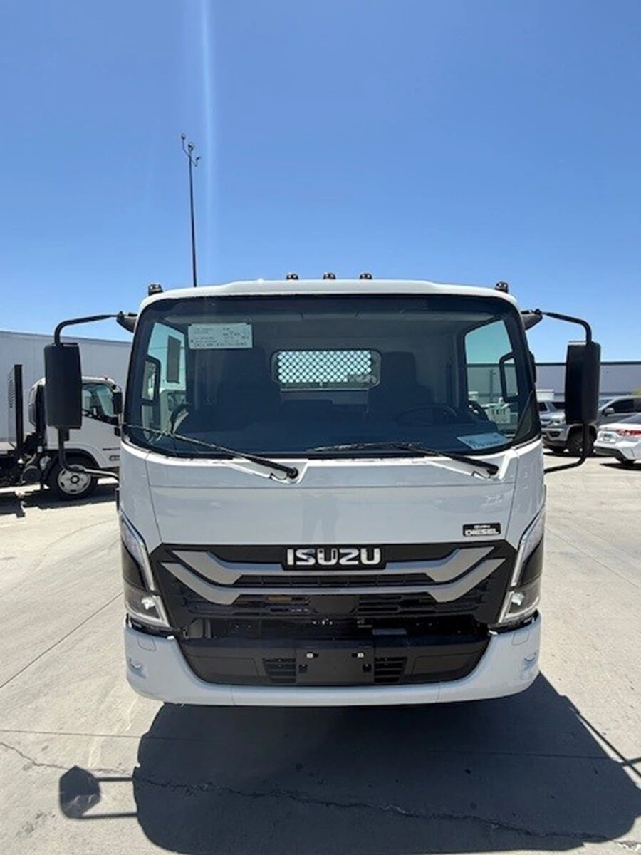 2026 Isuzu NPR — photo 7