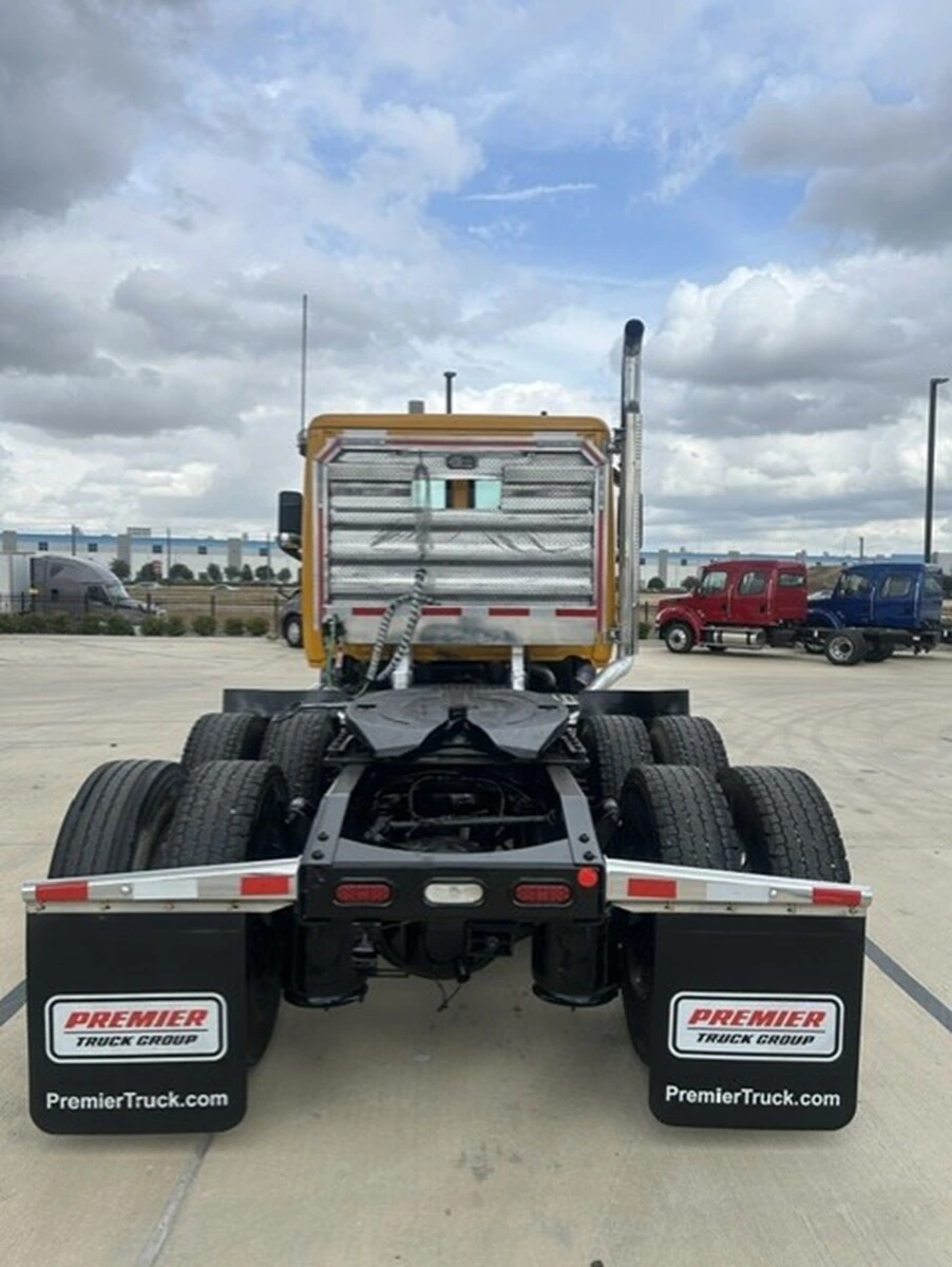 2025 Freightliner Cascadia — photo 4