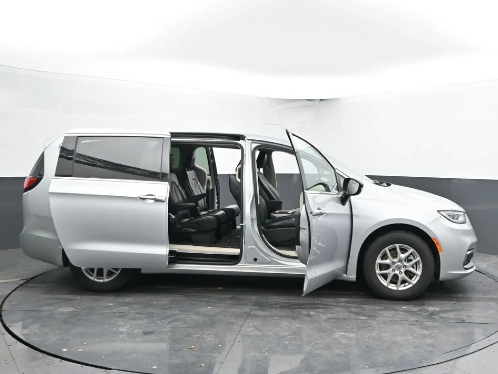 2024 Chrysler Pacifica Touring L - Photo 60