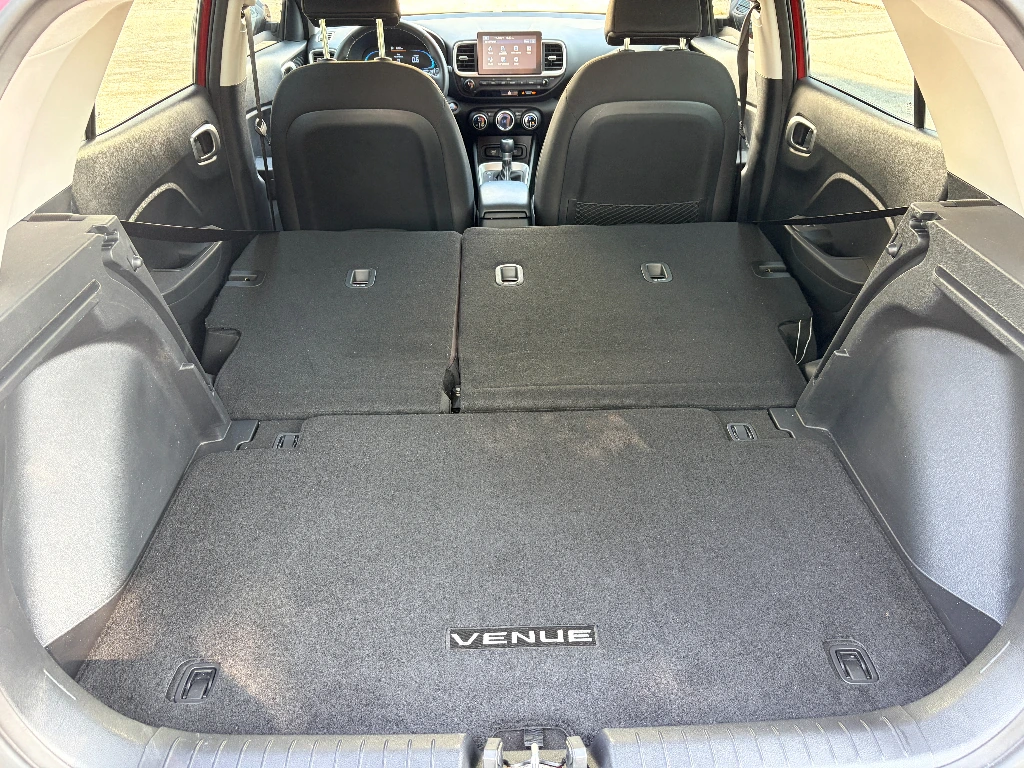 2025 Hyundai Venue SEL - Photo 26