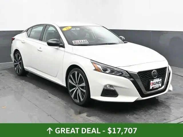 Used 2022 Nissan Altima SR with VIN 1N4BL4CV2NN303327 for sale in Delavan, WI