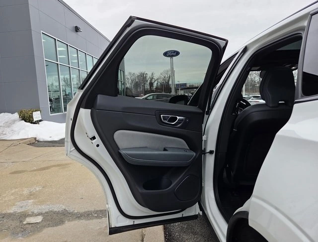 2022 Volvo - image 15