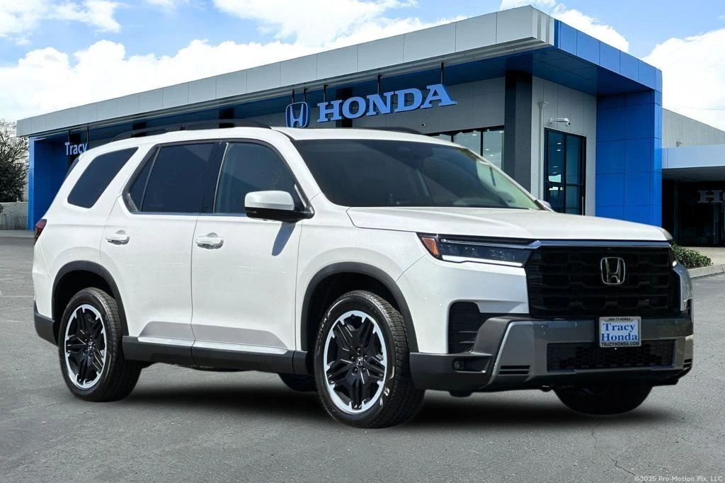 2026 Honda Pilot Touring AWD's photo