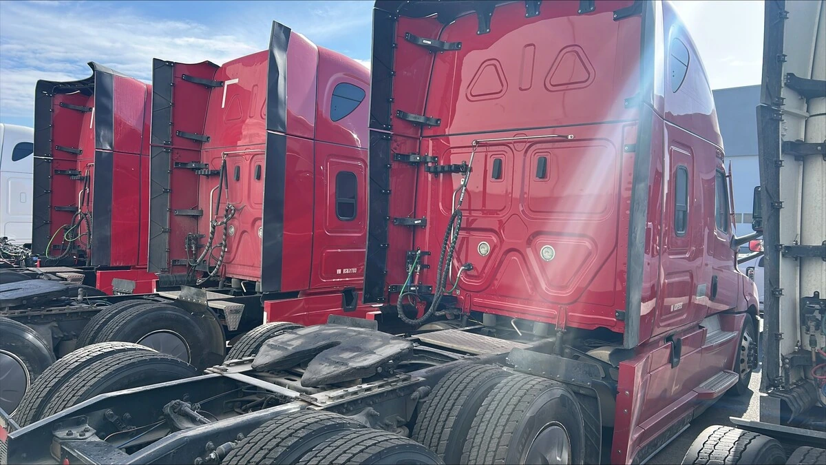 2022 Freightliner Cascadia - image 4