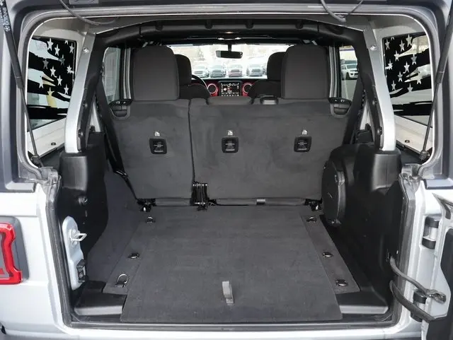 2023 Jeep Wrangler Rubicon photo 3