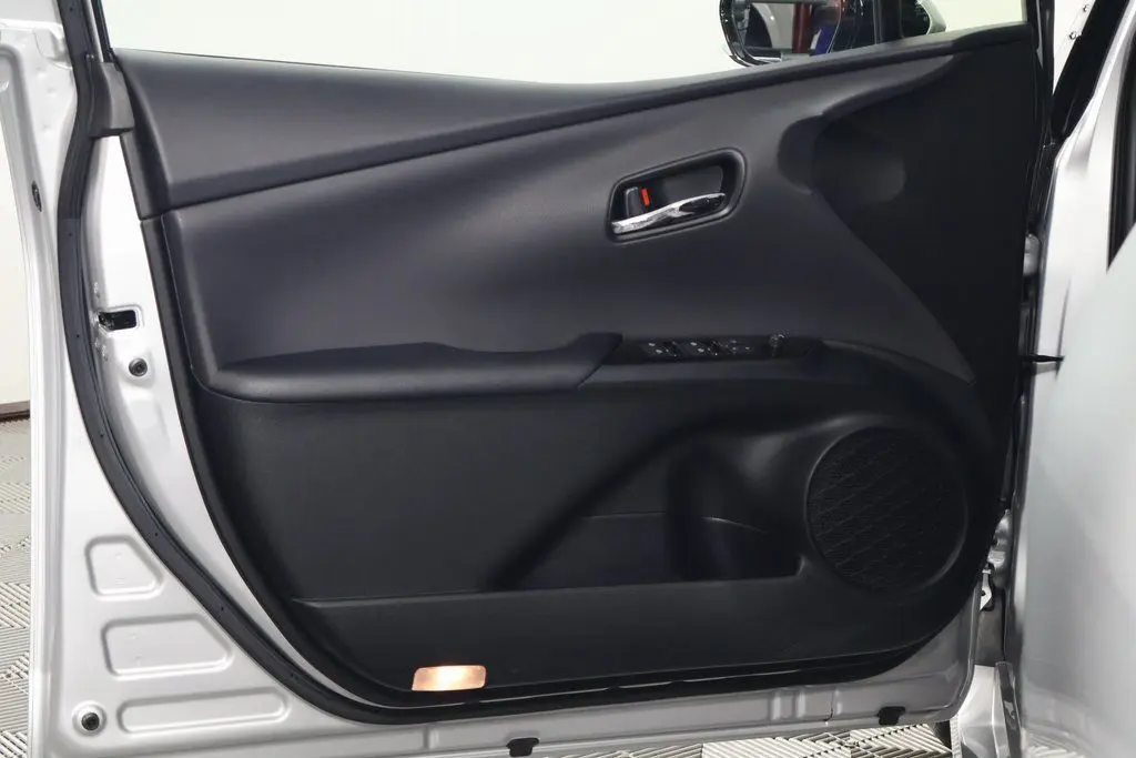2018 Toyota Prius Prime Advanced photo 10