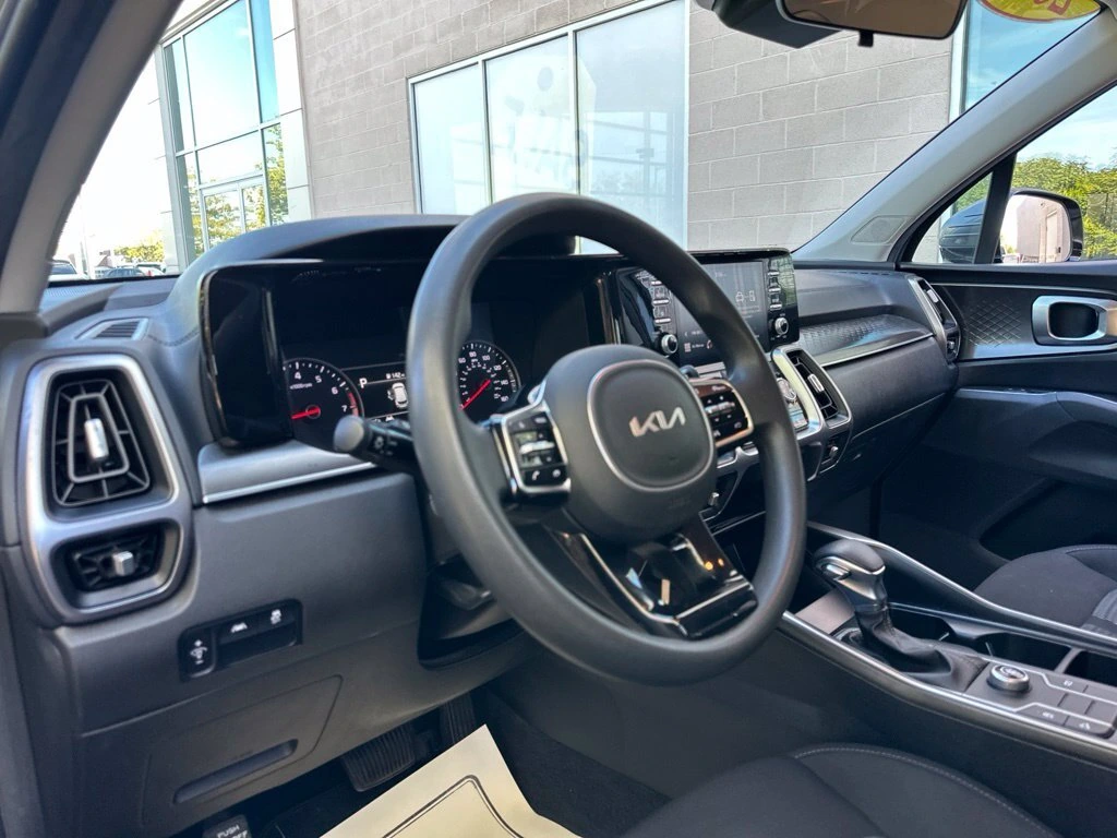 2022 Kia Sorento LX - Photo 37