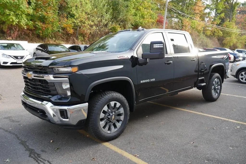 2026 Chevrolet Silverado LT photo 4