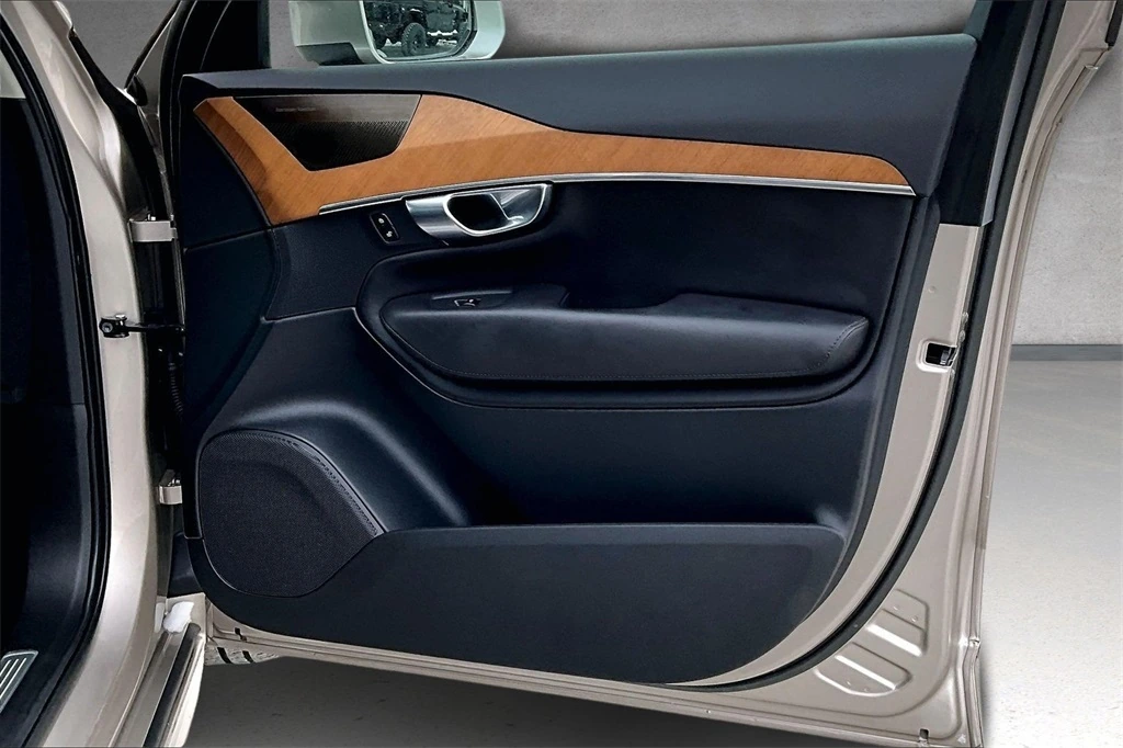 2023 Volvo - image 29