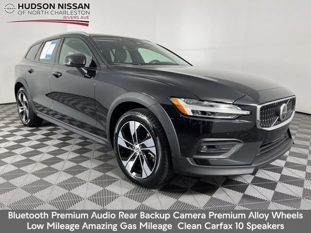 2025 Volvo V60 Cross Country B5 Plus AWD's photo
