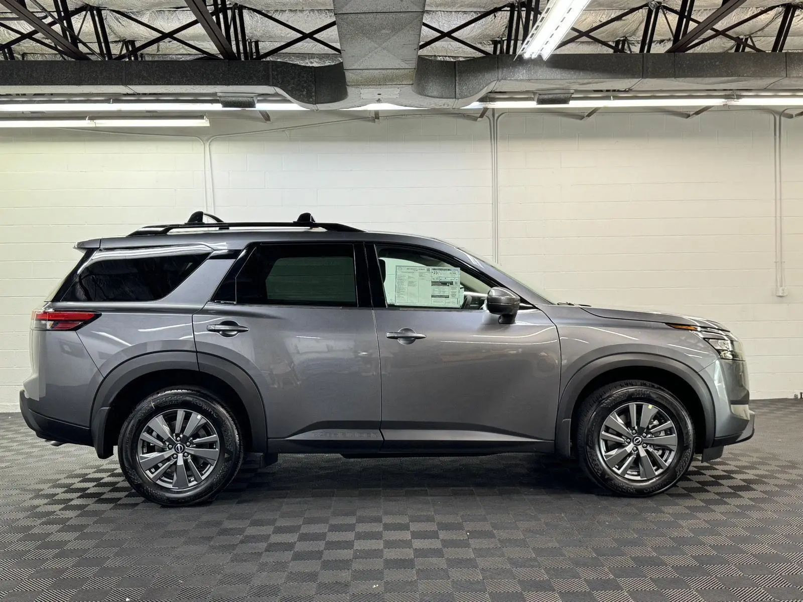2025 Nissan Pathfinder SV photo 4