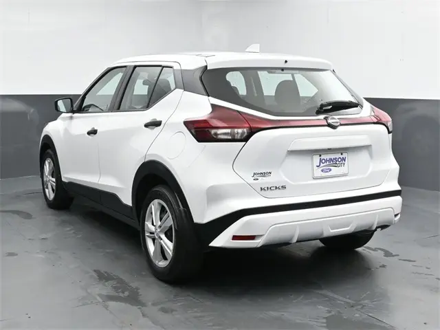 2023 Nissan Kicks S photo 6