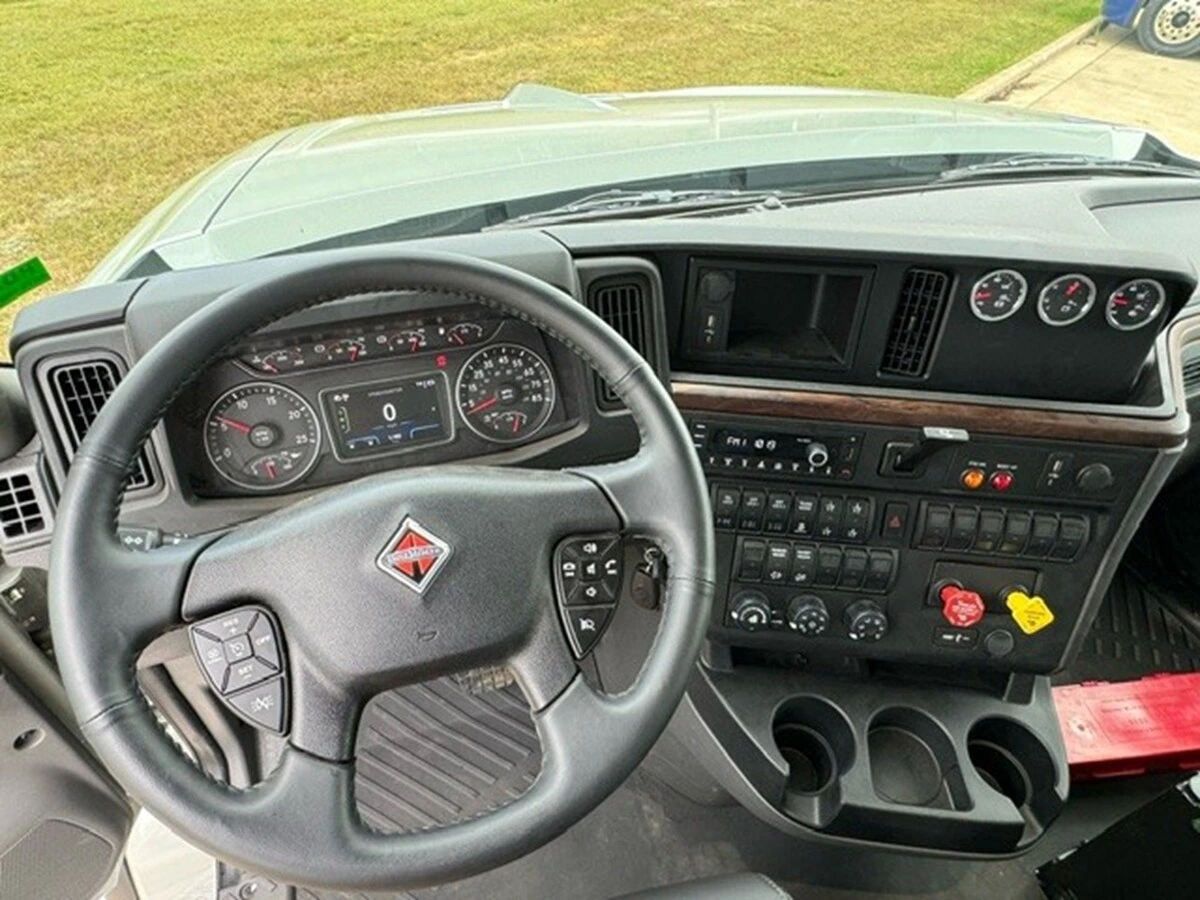 2026 International HX - image 5