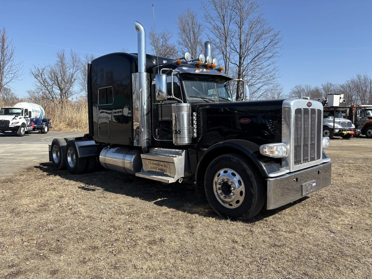 2018 Peterbilt 389 - image 2