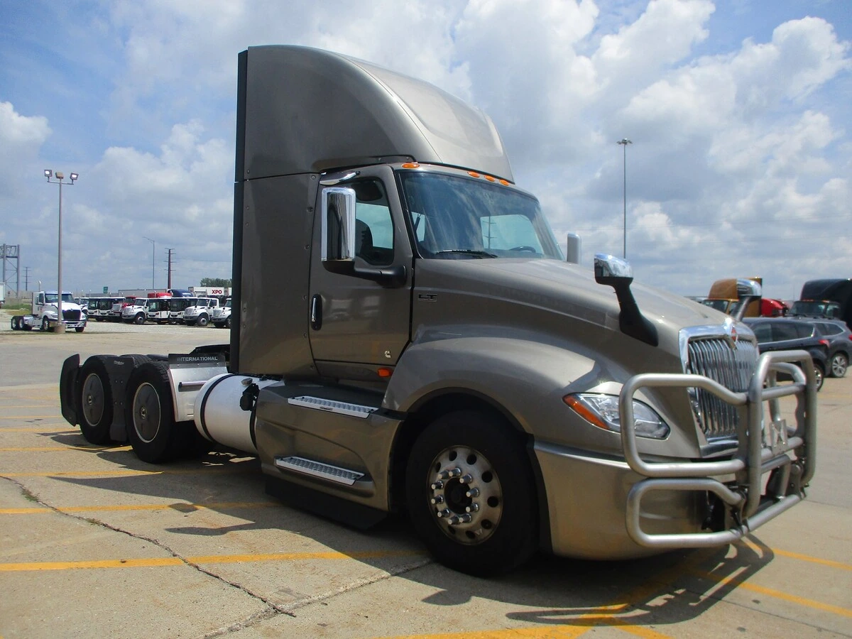 2022 International LT in Altoona, IA — photo 3