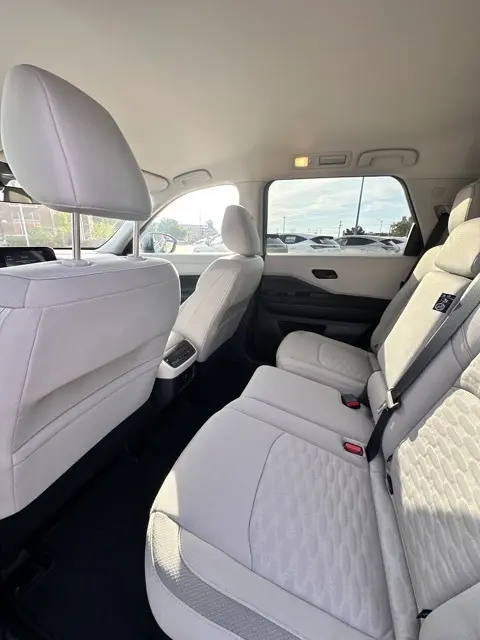 2025 Nissan Pathfinder SV photo 23
