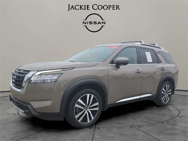 2024 Nissan Pathfinder Platinum's photo