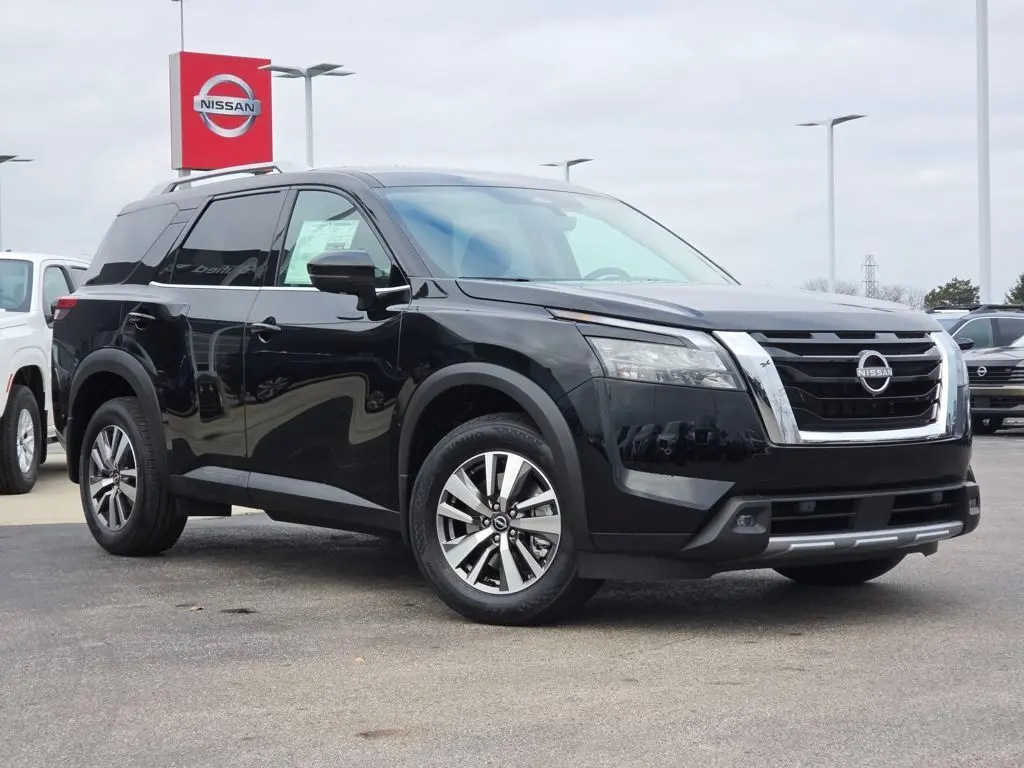 2025 Nissan Pathfinder SL's photo