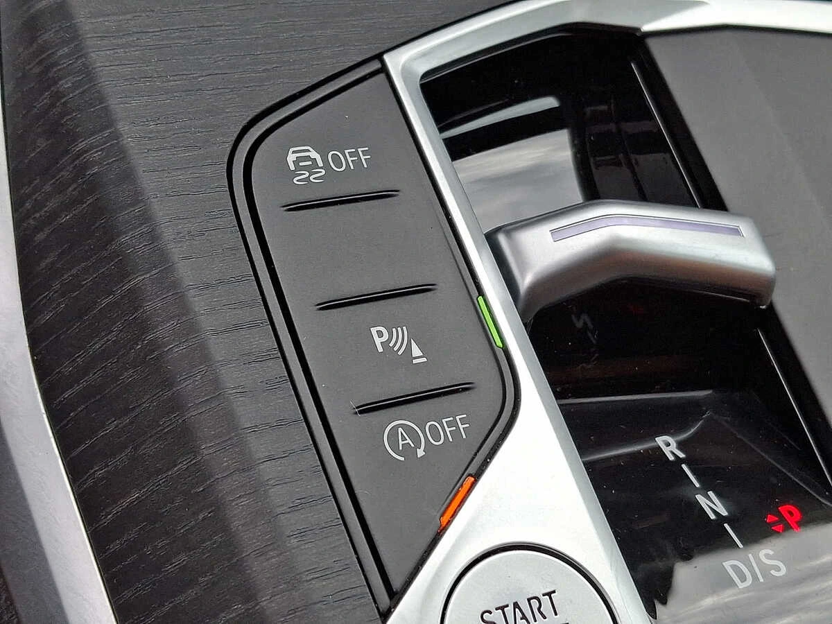 2025 BMW 3 Series 330i - Photo 19